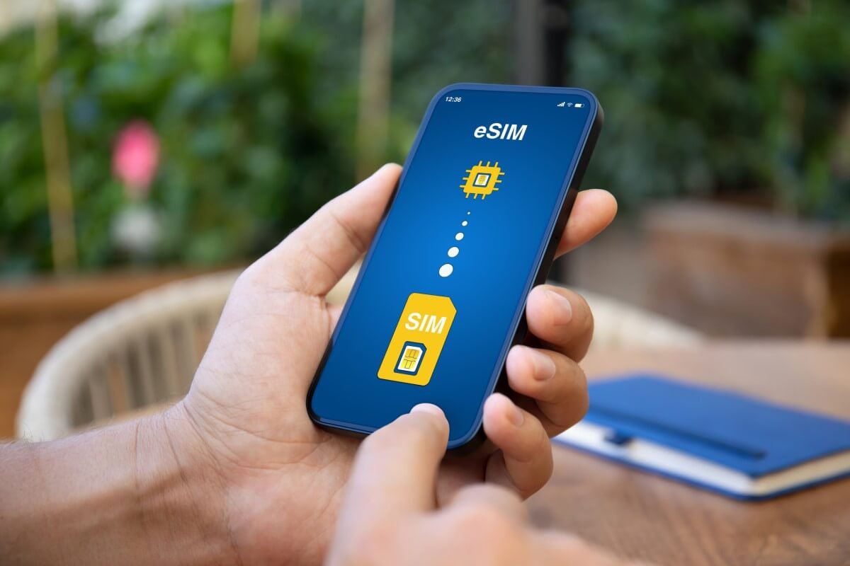 SIM vs eSIM - Was ist der Unterschied Was ist der Unterschied zwischen der herkömmlichen SIM und der digitalen eSIM? Welche Vor- und Nachteile haben die beiden Technologien?